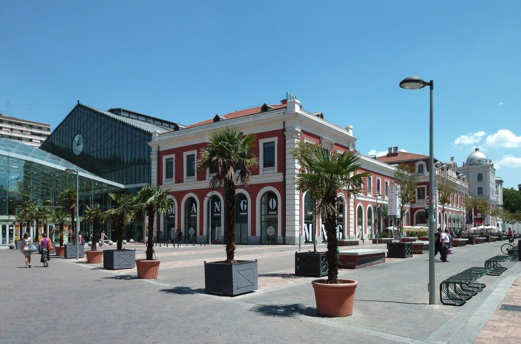 Antigua estación de Príncipe Pío en Madrid, hoy centro comercial y de ocio con cines