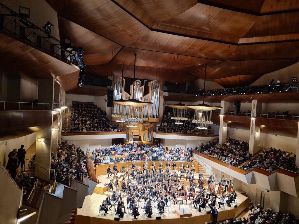 Orquesta en el escenario de la Sala Sinfónica del Auditorio Nacional de Música de Madrid