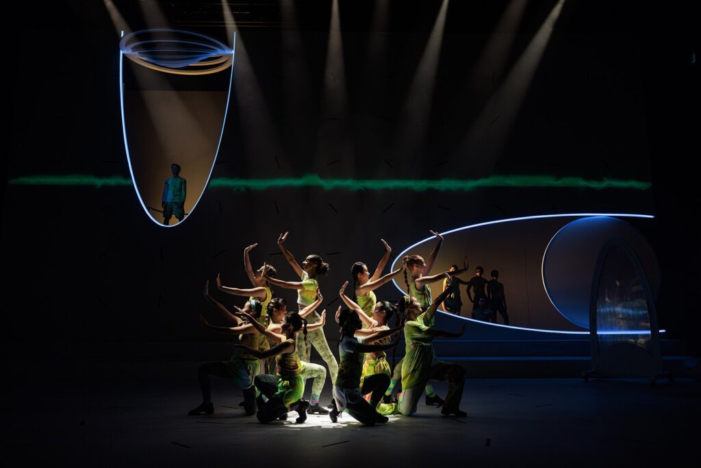 Espectáculo de danza en un escenario