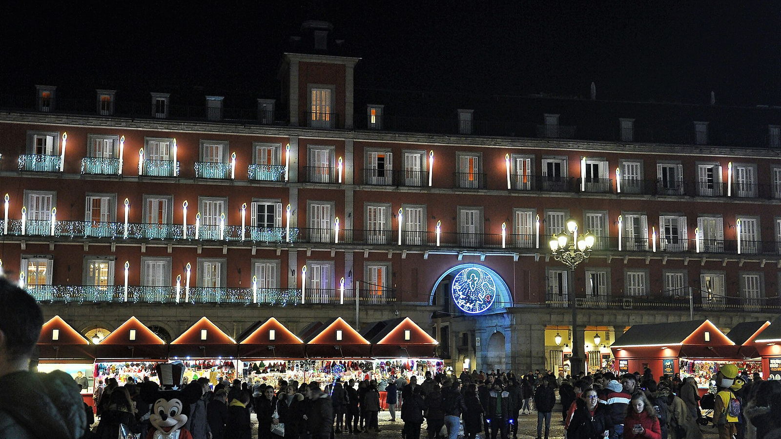 Plaza Mayor de Madrid con el mercadillo de Navidad